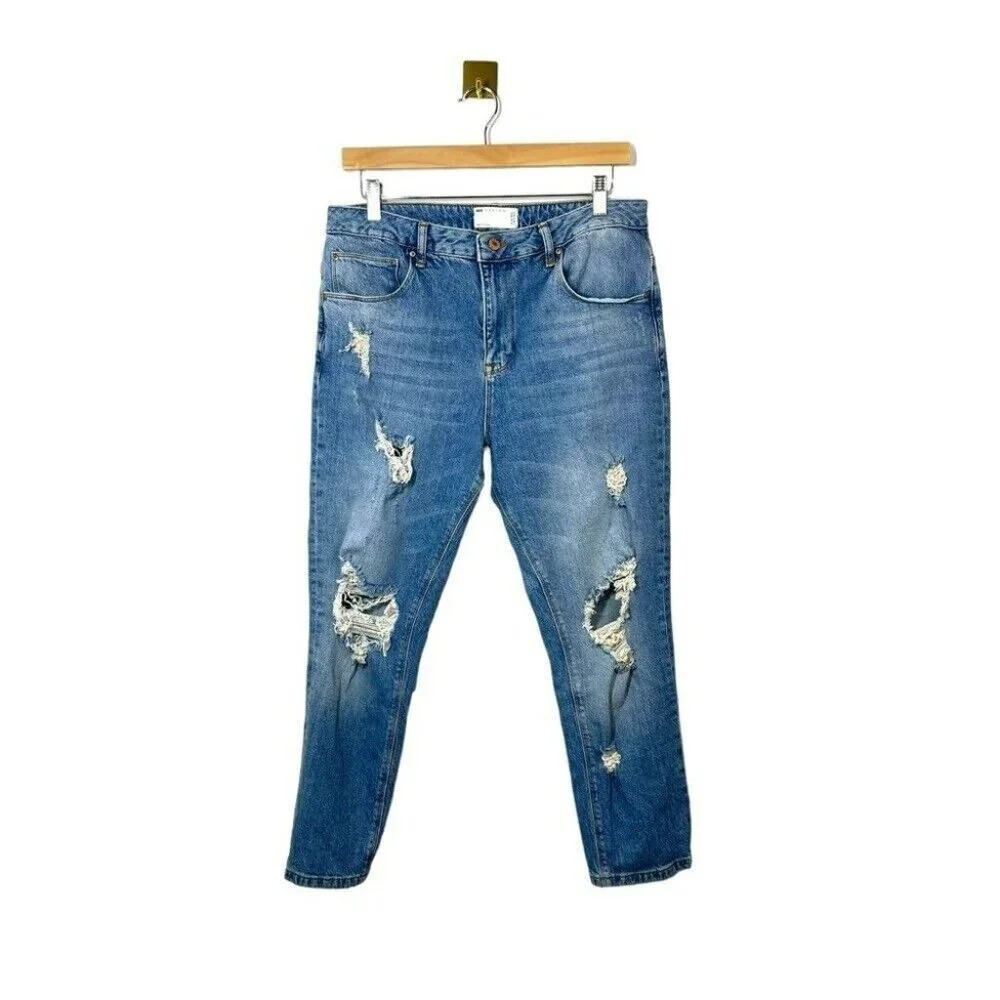 ASOS Designs Men’s Distressed Straight Leg Jeans in Medium Wash Size 32